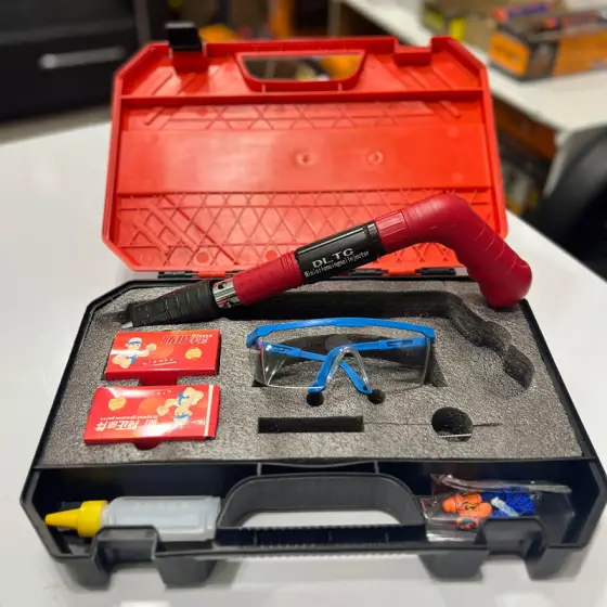 میخکوب چاشنی خور