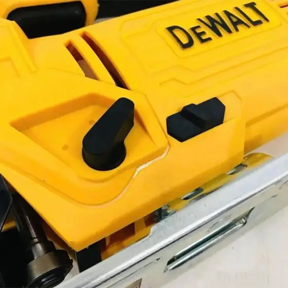 ‎عمود بر لیزردار دیوالت مدل 7002