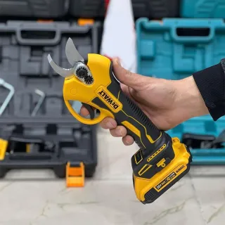 قیچی شارژی دیوالت